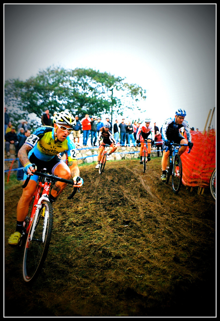 8080446129_1eee113040_b Riders descend on the Gloucester Gran Prix CX course