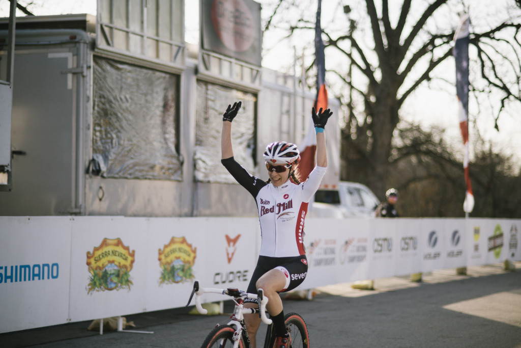 Mo throws her arms up in victory