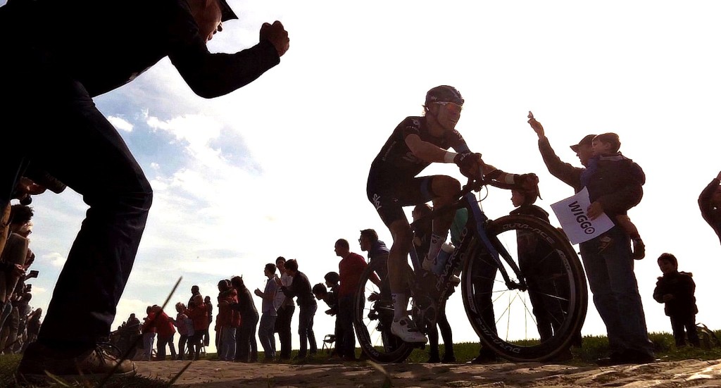 Team Sky racer flies through the crowd