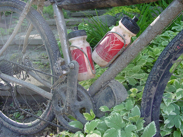 A muddy Seven Evergreen SL detail