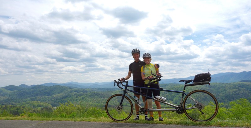 Seven Axiom SL tandem and its riders