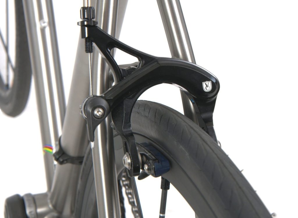 Caliper brakes amply clearing a Mavic 23c tire