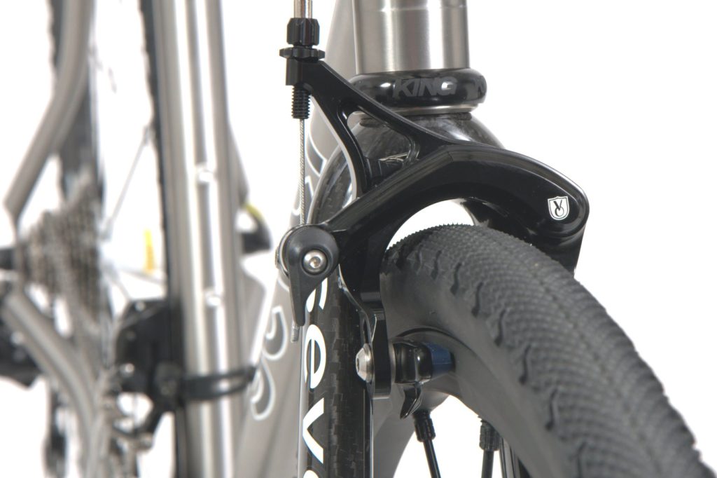 Caliper brakes amply clearing a Clement LAS 33c tire