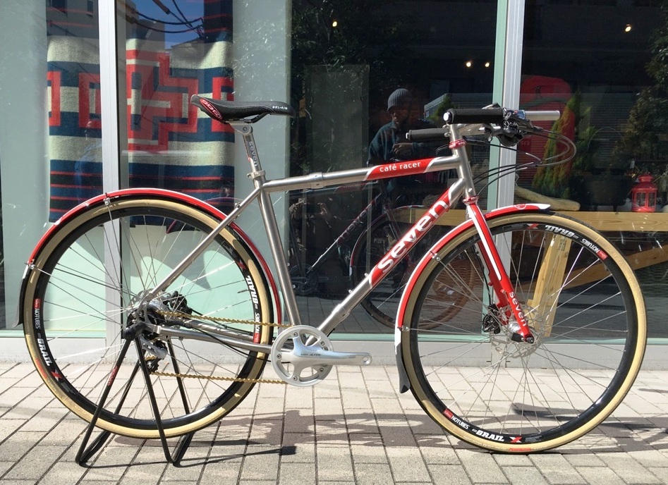 Cafe Racer SL with red and white pointed panels
