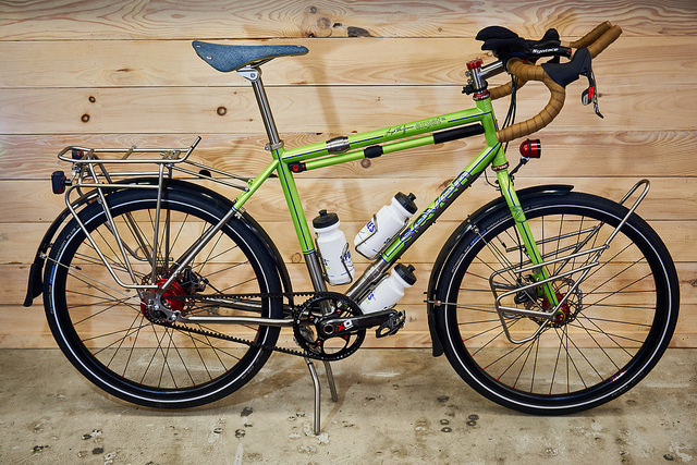 Seven Expat SL in bright green trace scheme