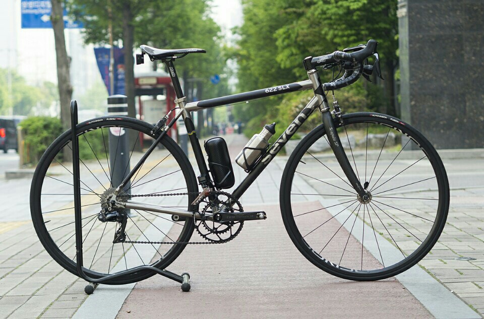 a pristine Seven 622 SLX parked on a clean cuty sidewalk
