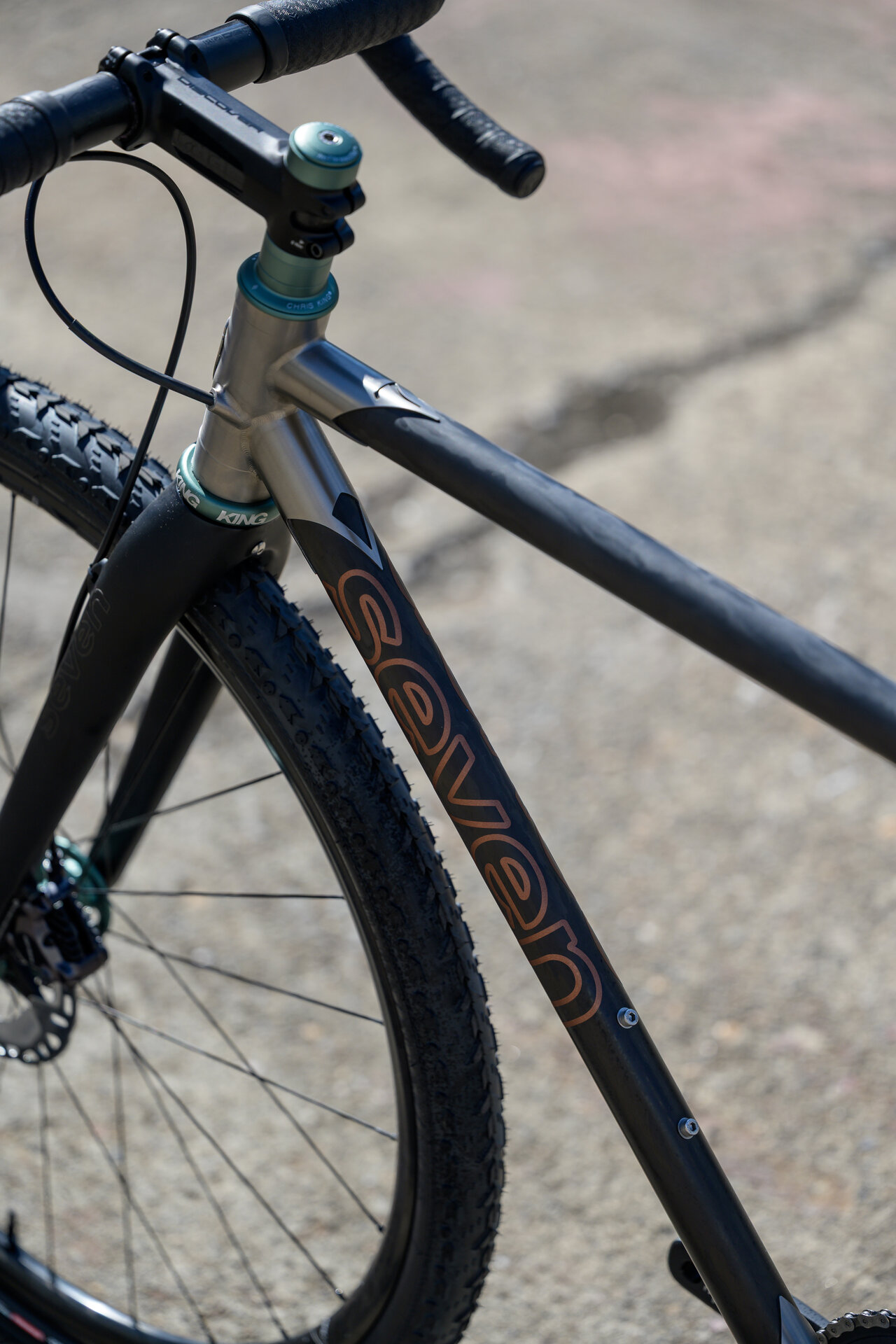Seven Evergreen PRO carbon with king jade parts full bike side