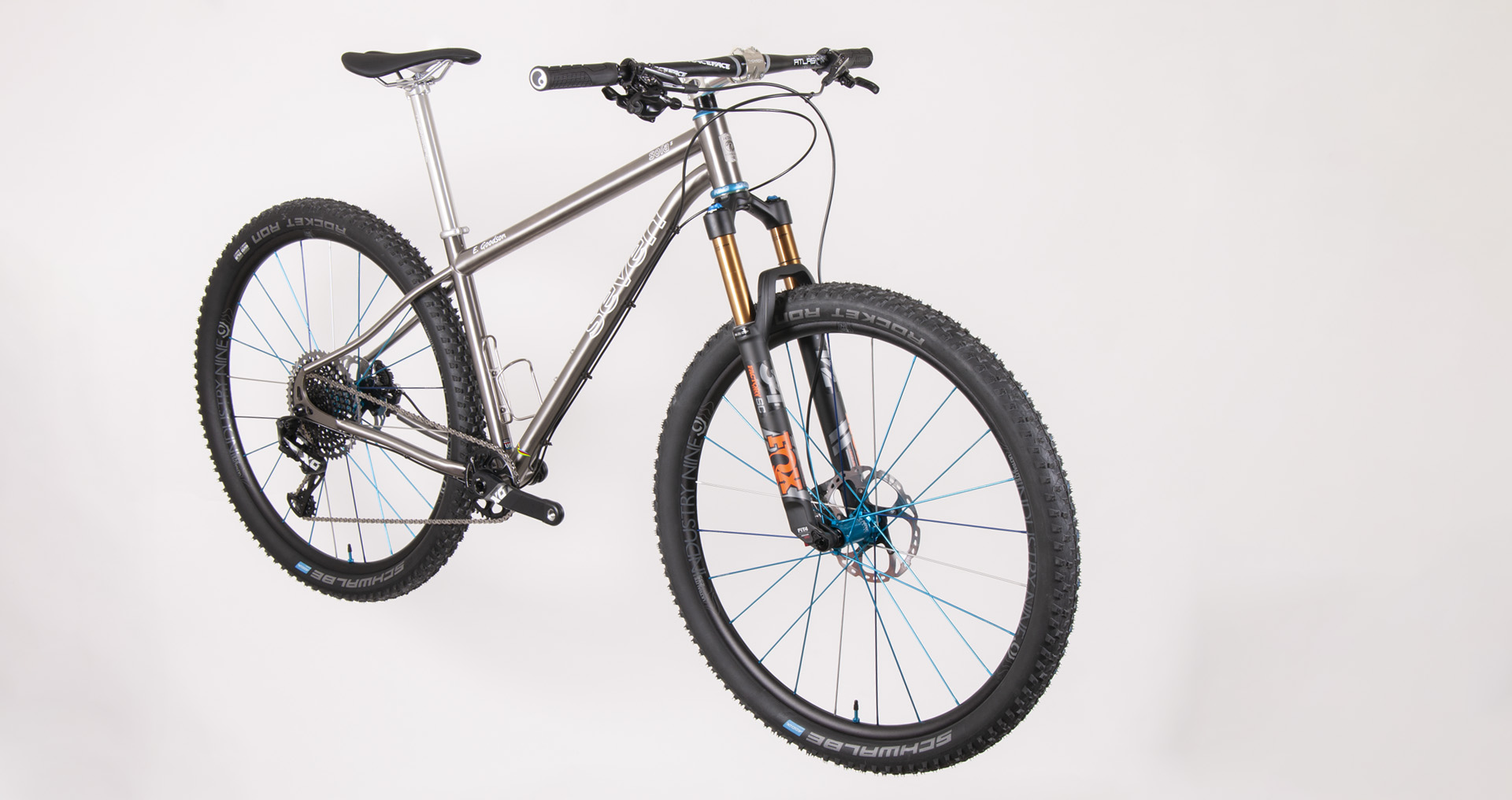 Sola SL three-quarter towards
