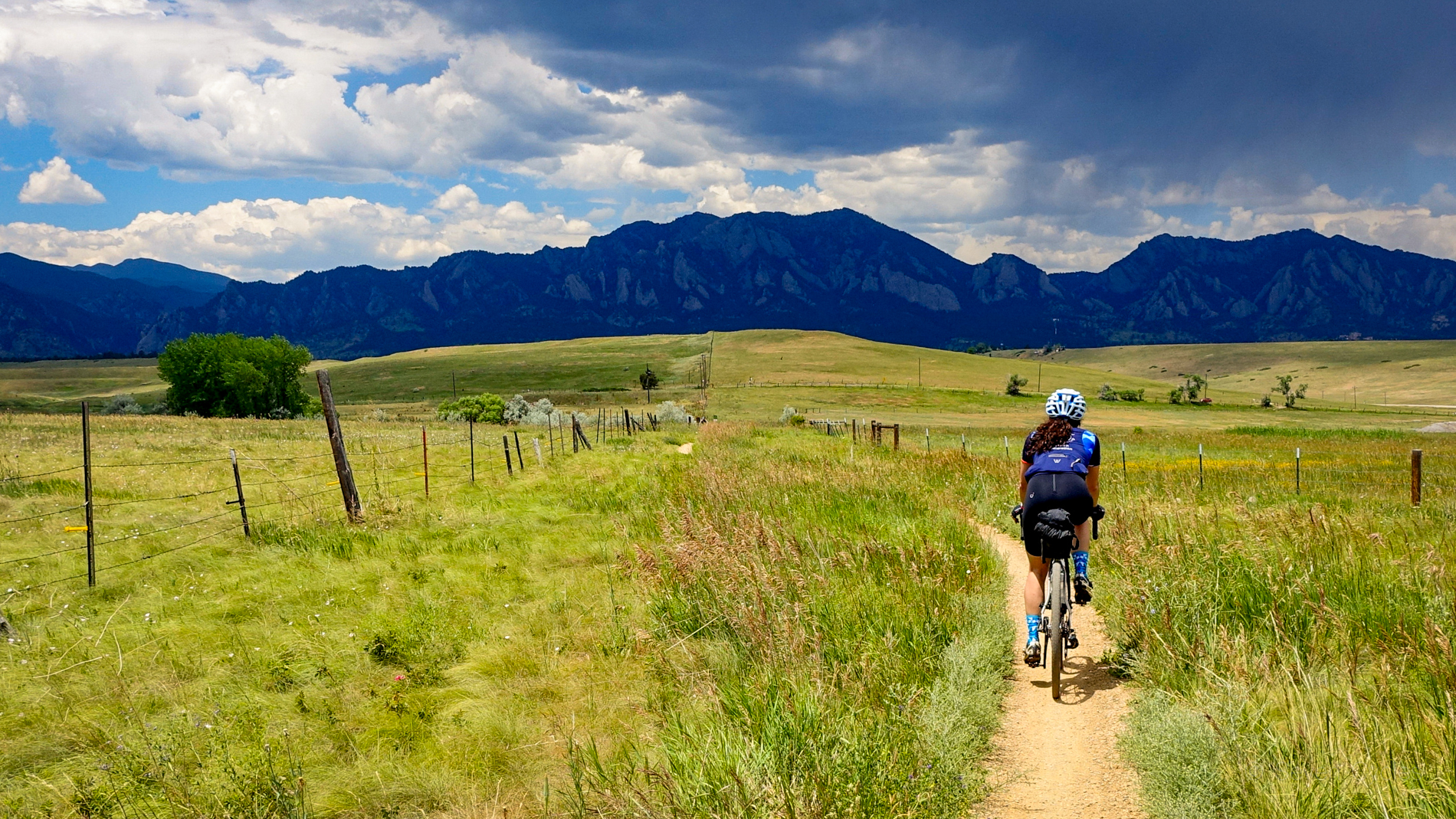 gravel-riding-open-to-mountains