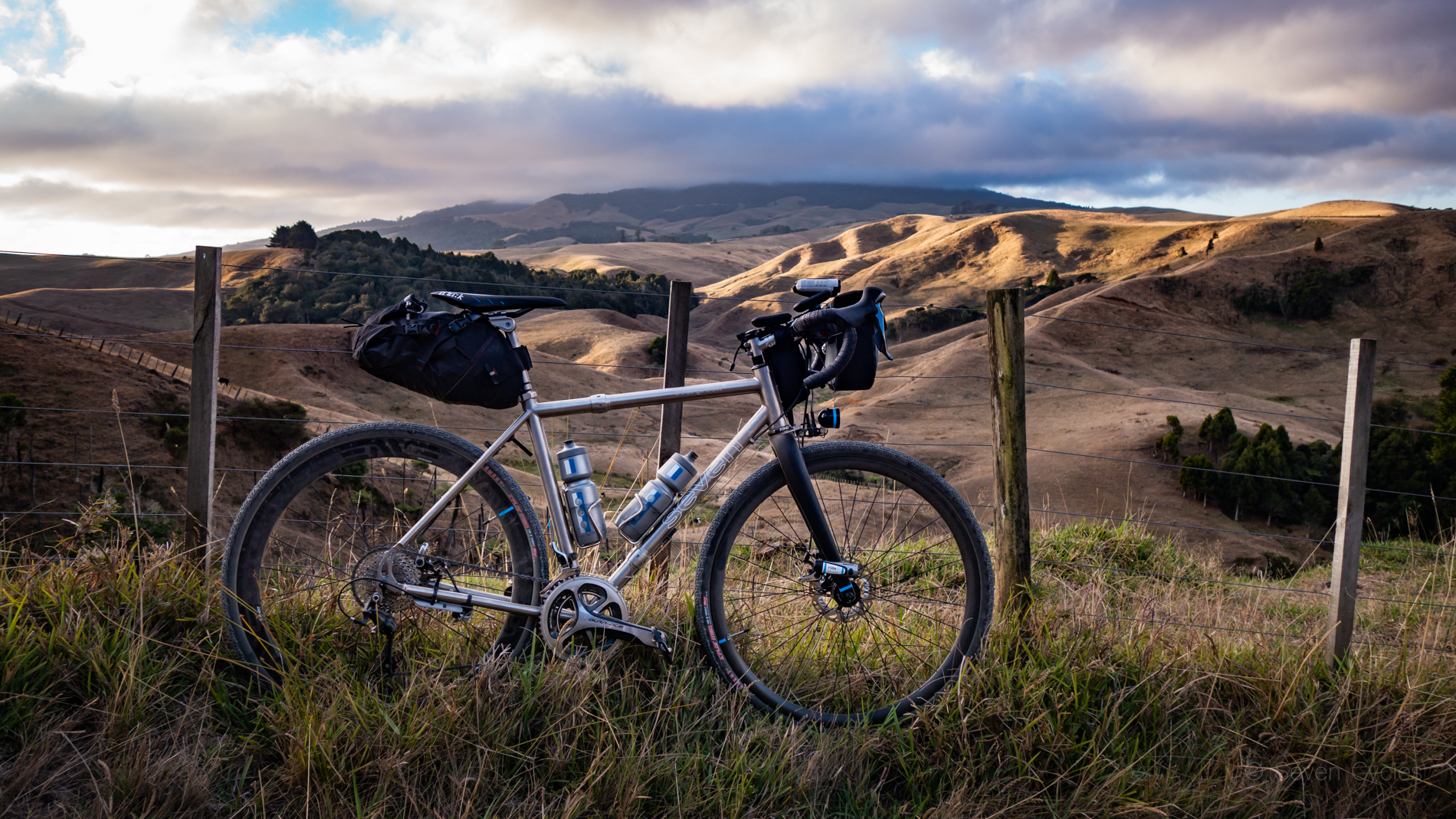 travel-bike-mountains