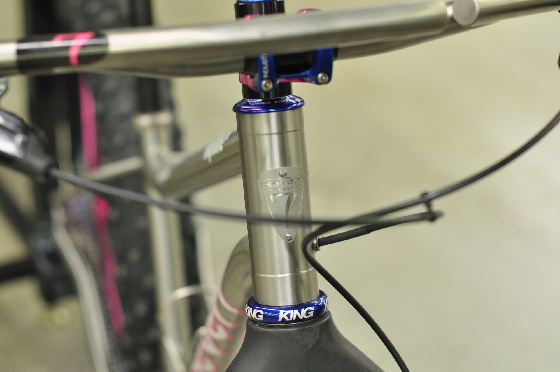internal routing head tube single ht fat bike